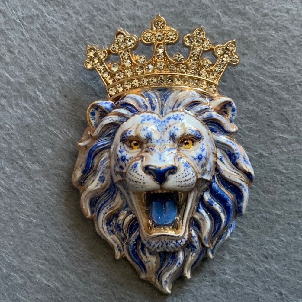 Vintage Gold Tone Crowned Lion Head Leo Brooch Blue White Enamel Rhinestone Pin